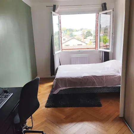 Apartment T3 Bron, Limite Lyon 3e. Proche Peripherique, Hopitaux Et Transports. *